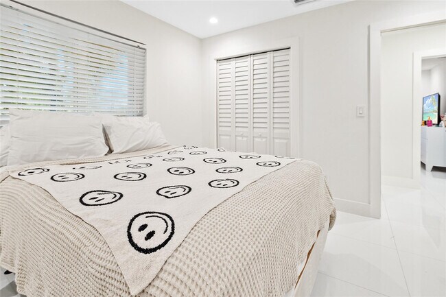 Building Photo - 21100 Highland Lakes Blvd