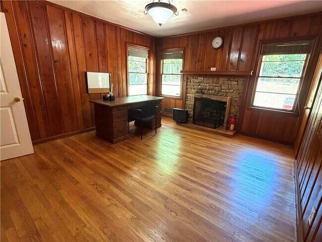 Building Photo - 164 Osner Dr NE