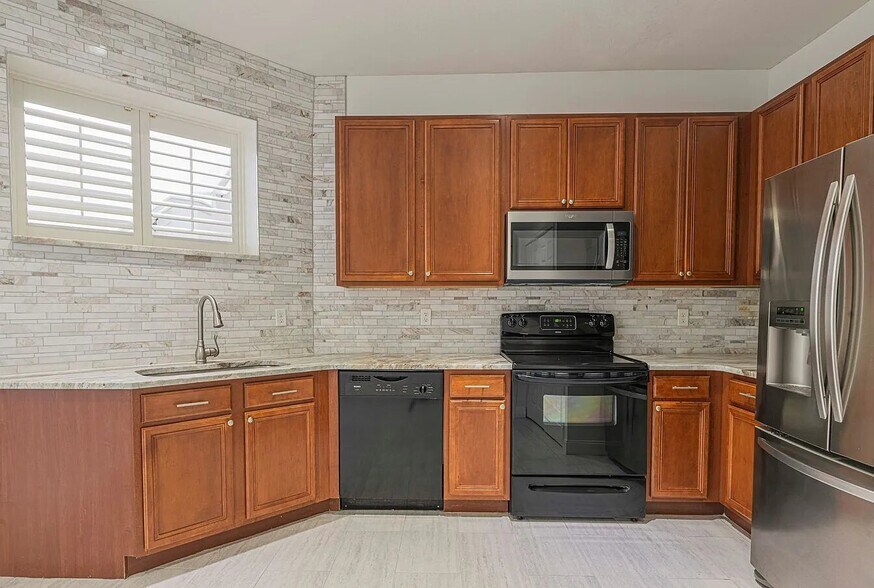 Building Photo - 3701 Titanic Cir