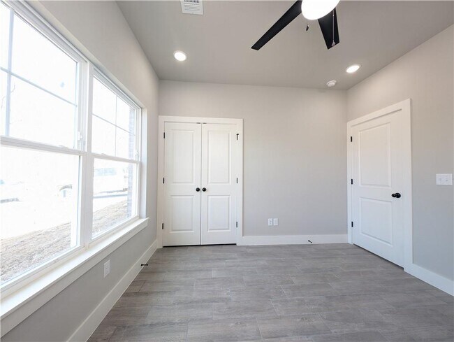 Building Photo - 25 Thornaby Dr