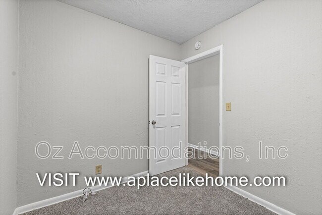 Building Photo - 9811 Marsh Ave