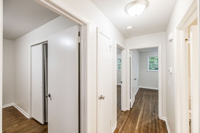 Building Photo - 418 Foothill Dr