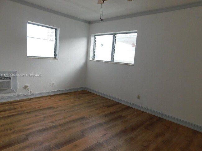 Building Photo - 350 75th St