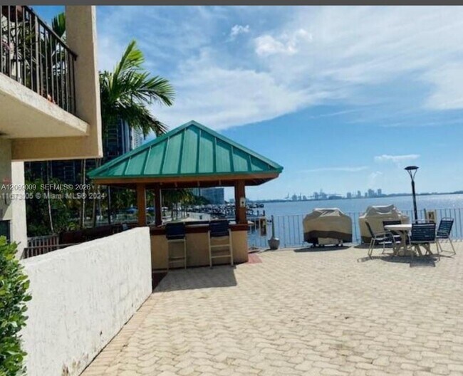 Building Photo - 2201 Brickell Ave