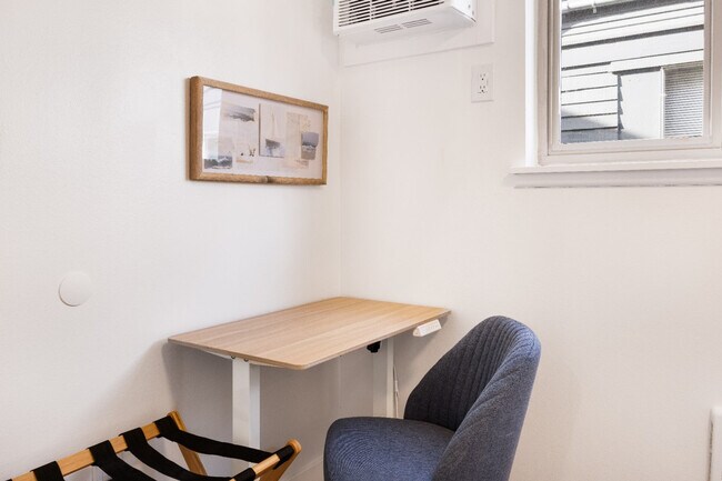 Building Photo - 15 Dravus St
