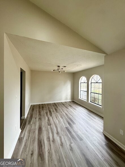 Building Photo - 3821 River Rd