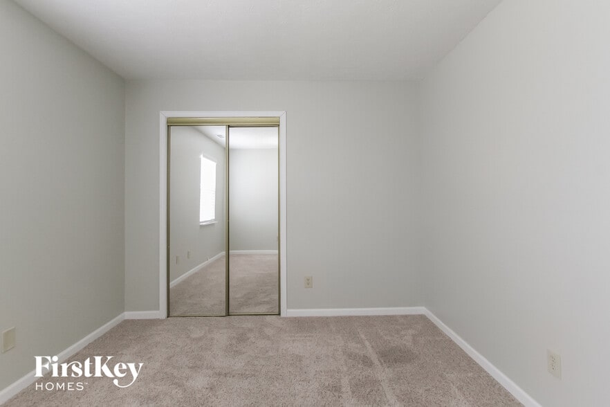 Building Photo - 8659 Eagles Nest Dr