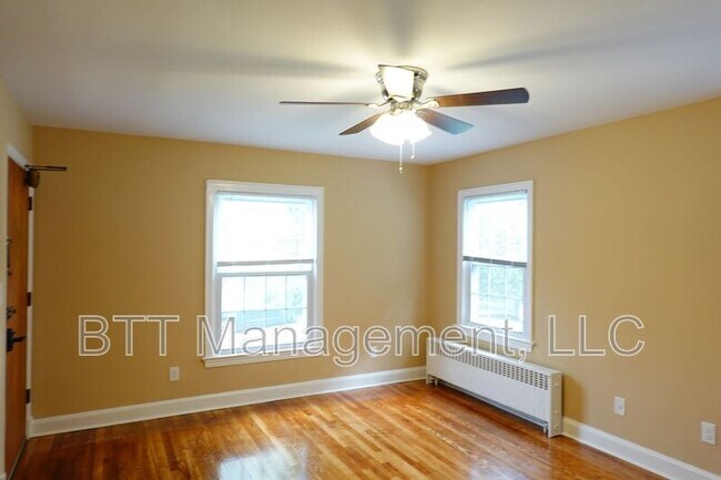 Building Photo - 8406 Greenwood Ave
