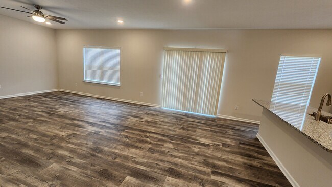 Building Photo - 61 Snapdragon Dr