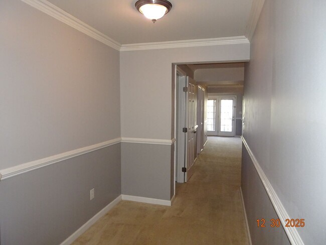 Building Photo - 4 Bedrooms, 3.5 Baths Townhouse