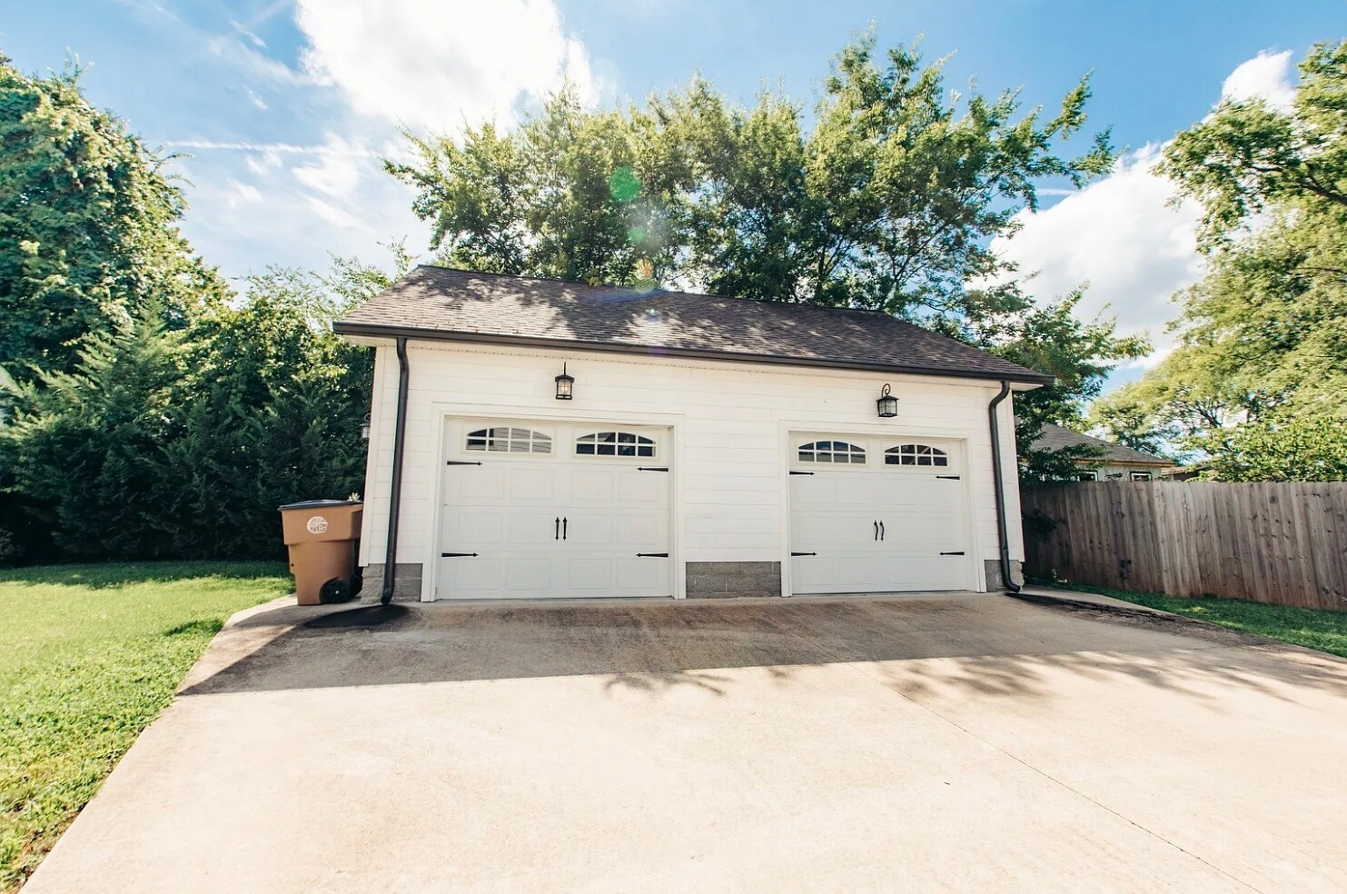 Building Photo - 2423 Elliott Ave