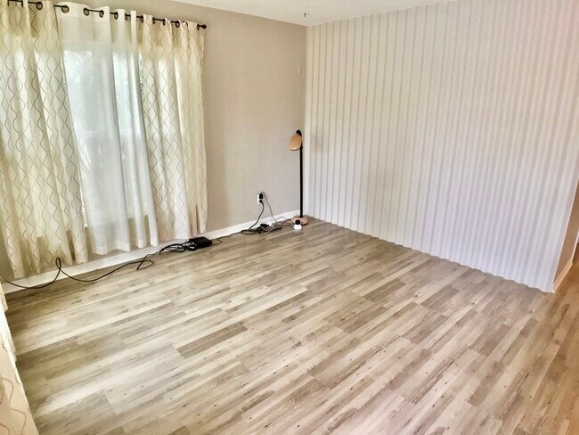 Building Photo - Charming 3/2 home in South Tampa