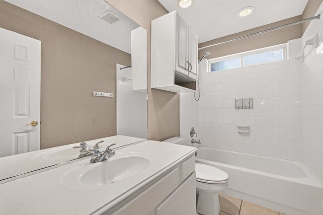 Building Photo - 16411 Canyon Chase Dr