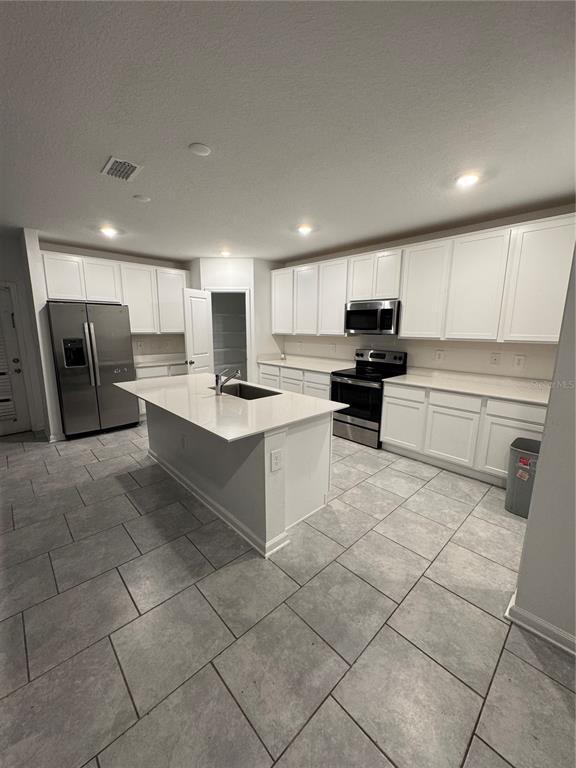 Building Photo - 843 Timberland Dr