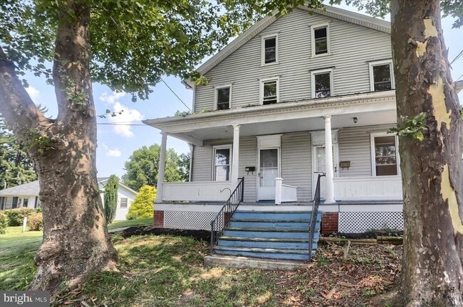 Building Photo - 115 3rd St