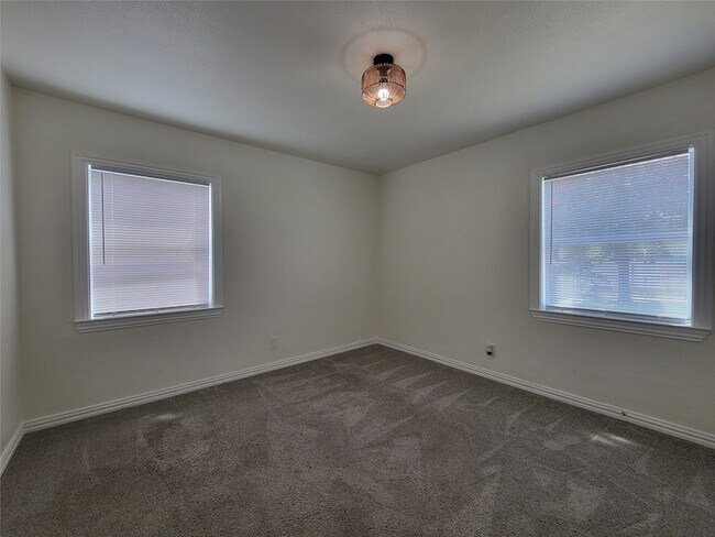 Building Photo - 620 Lacewood Dr