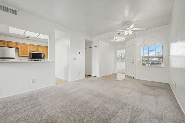 Building Photo - 930 N Mesa Dr