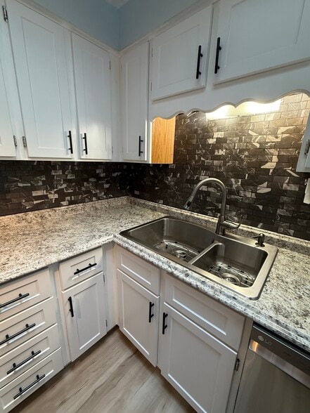 Building Photo - 195 Huntress St