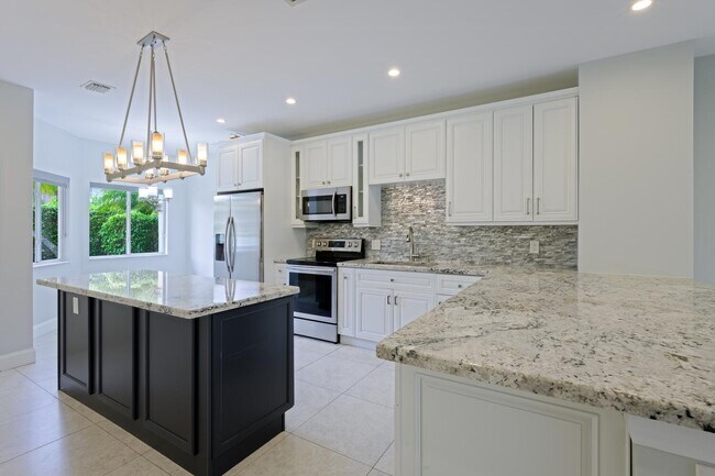 Building Photo - 6817 Via Regina