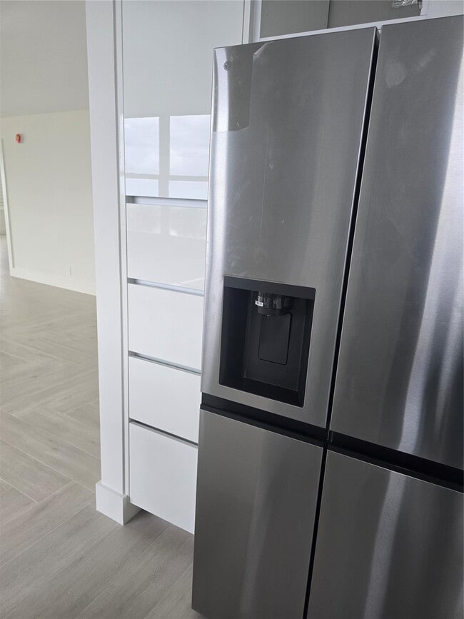 Building Photo - 328 N Ocean Blvd