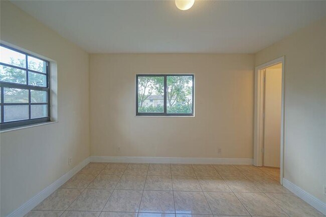 Building Photo - 5720 SW 26th St