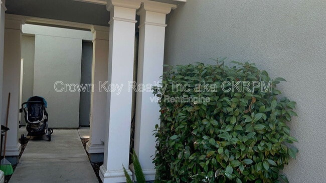 Building Photo - 151 W Saltillo Ln