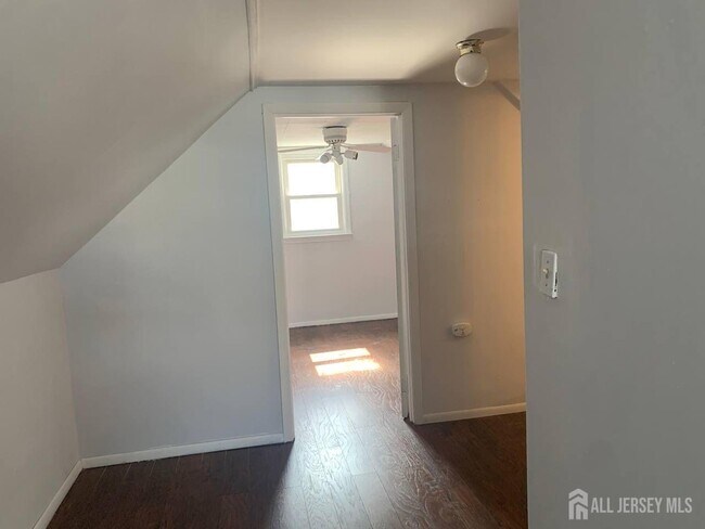 Building Photo - 11 S Pelham Ave