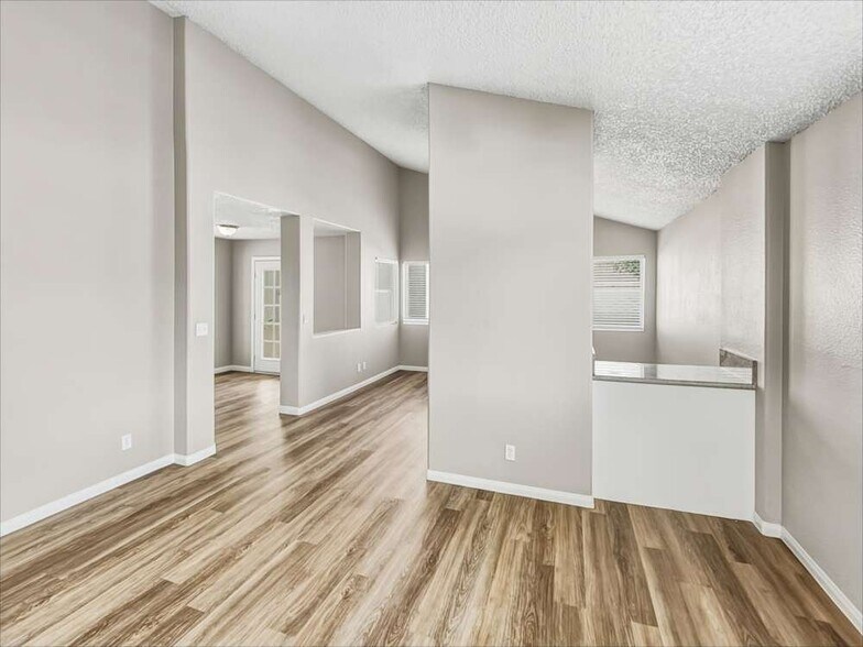 Building Photo - 3301 Hyannis Cir