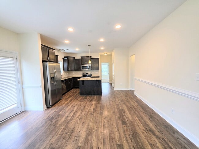 Building Photo - Beautiful Wilmington Floor Plan In Wedgefi...