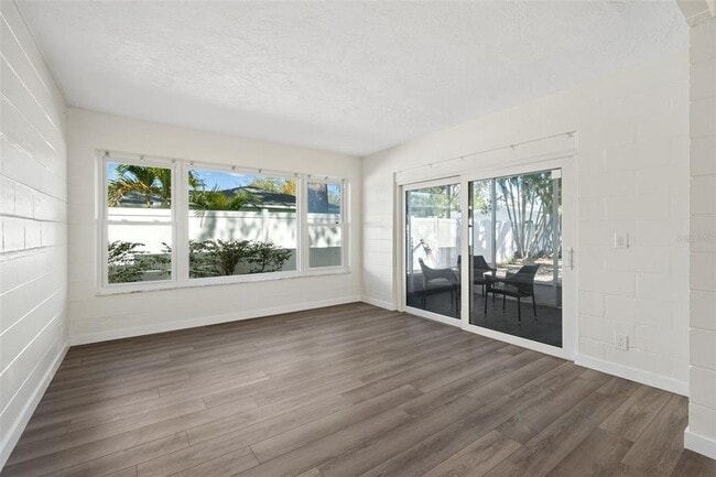 Building Photo - 662 Villa Grande Ave S