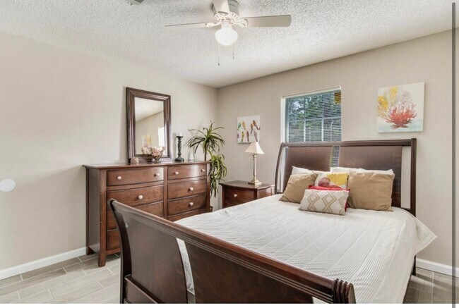 Building Photo - 3410 Green Briar Cir