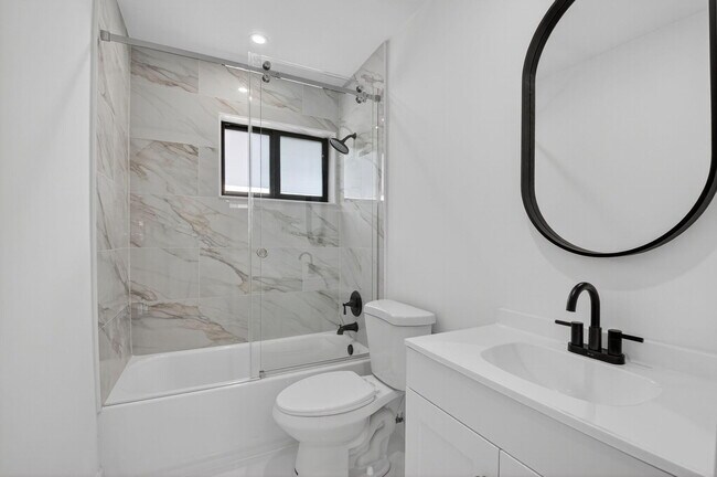 Building Photo - 513 Lindell Blvd