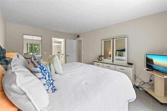 Building Photo - 812 Sky Pine Way