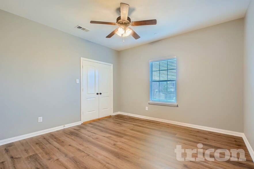 Building Photo - 1990 Timber Oaks Dr