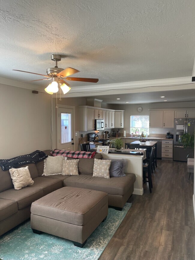 Family room - 321 Tahoe Ave