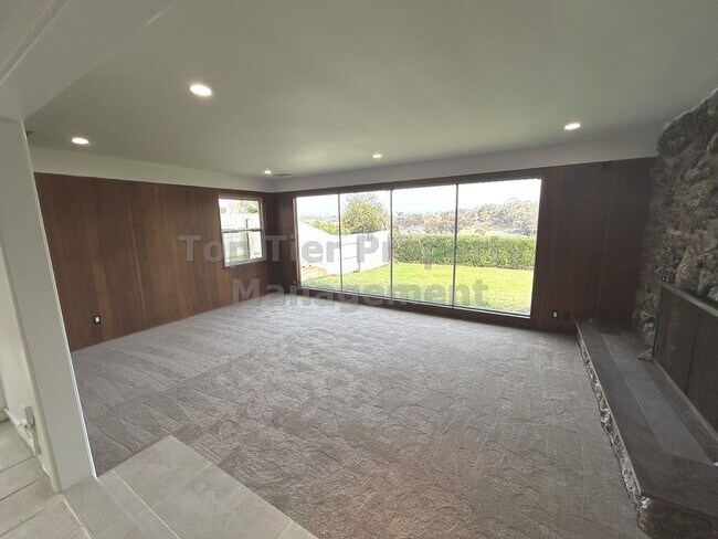 Building Photo - ***Oceanside Charmer 3 bed / 2 bath House ...