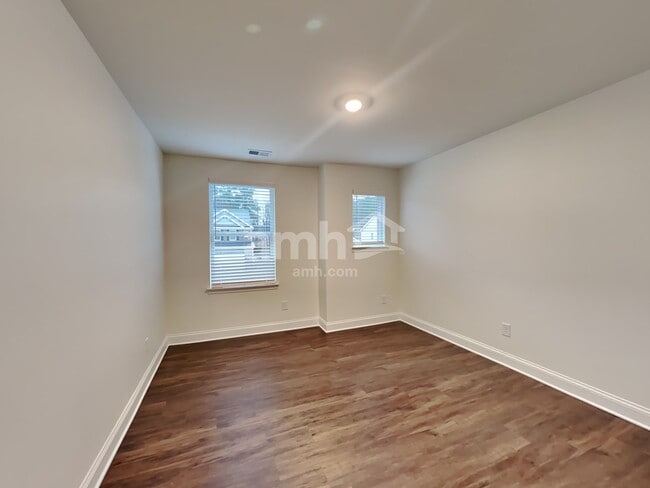 Building Photo - 2003 Windsor Park Ave