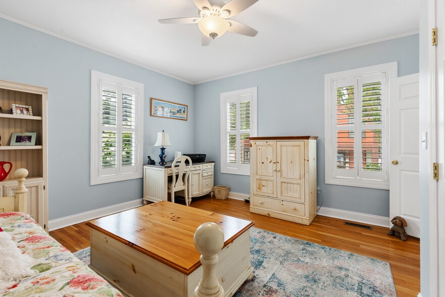 Building Photo - 46 Yale Ave