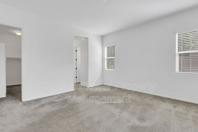 Building Photo - 45 N Iss Dr