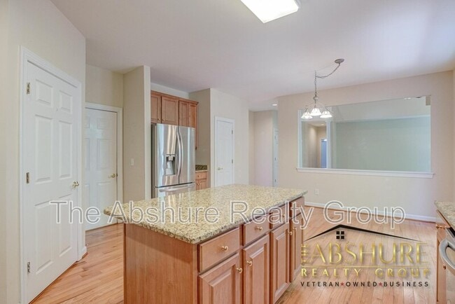 Building Photo - 1410 Fairfax Woods Dr