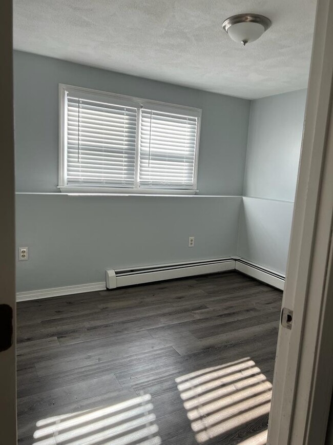 Building Photo - 422 Smithfield Ave