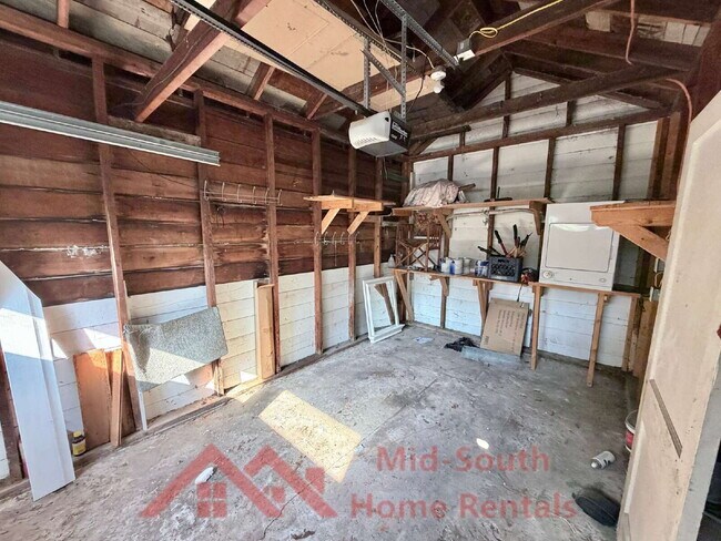 Building Photo - 594 S Graham St