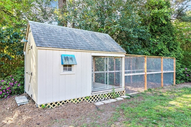 Building Photo - 1510 Crescent Dr