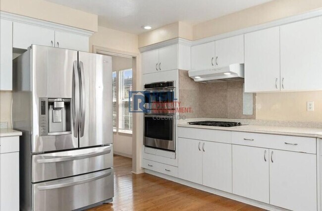 Building Photo - 10010 Irving St