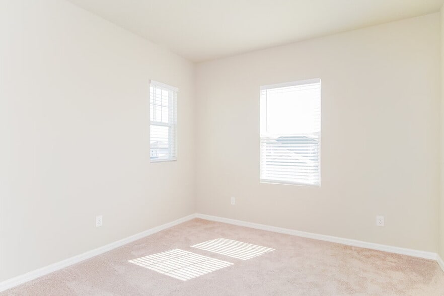 Building Photo - 2484 Gold Dust Dr