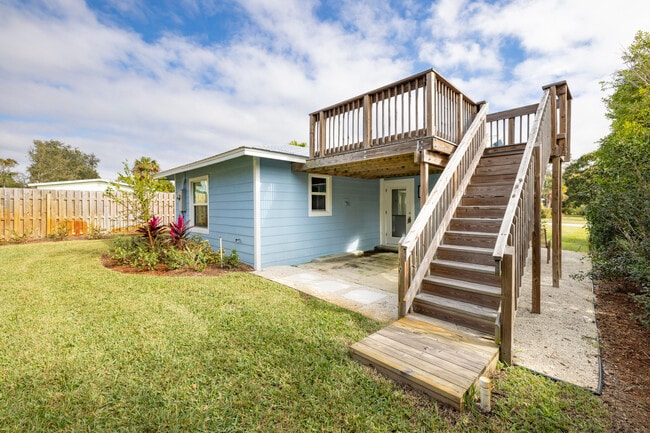 Building Photo - 1036 NE Wright Ave