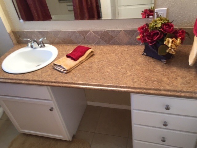 Building Photo - Huge Updated 4 Bedroom/2 Bath/2 Living Room House close to TTU - Available AUGUST