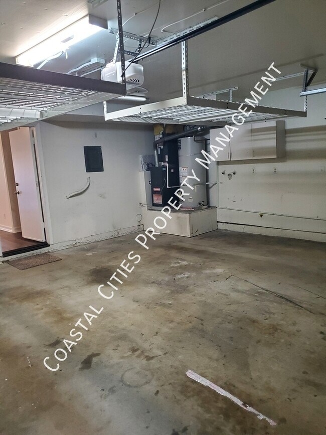 Building Photo - 10020 1/2 Base Line Rd-1