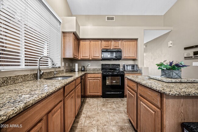Building Photo - 3471 W Ross Dr