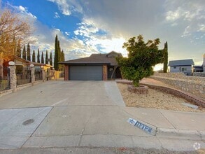 Building Photo - East El Paso 4 bed Refrig A/C!
